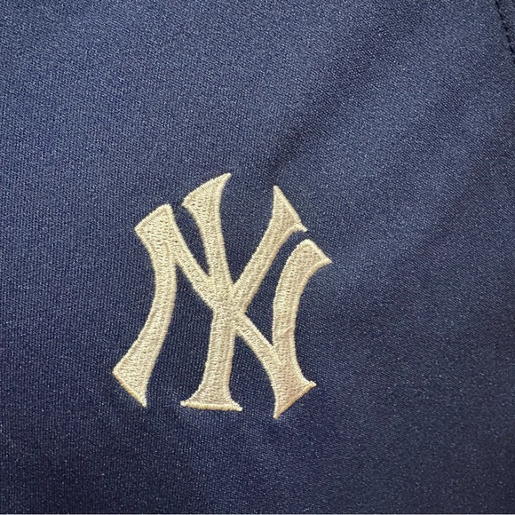New York Yankees MLB polo. Sharp Blue Polo‎ Shirt with White Accents and logo - Picture 3 of 7